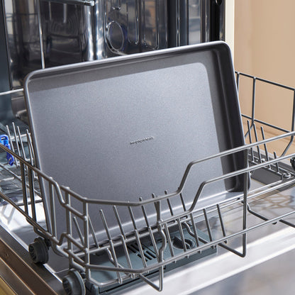 Oven tray in the dishwasher