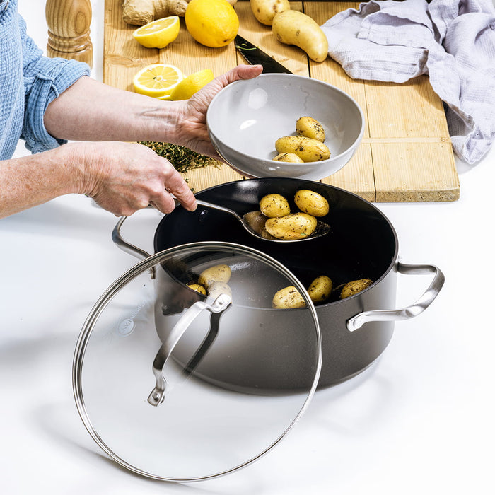 CC003949-001 - Copenhagen Stock Pot with Lid, Black - 20cm - Product Image 5