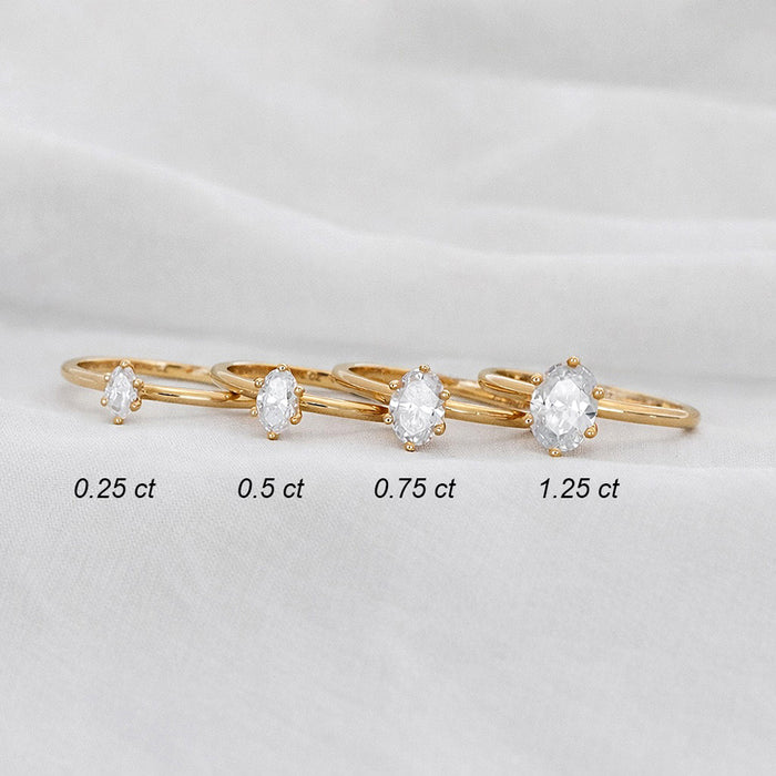 Fyra diamantringar i 18k. guld med ovala diamanter i olika karat storlekar.
