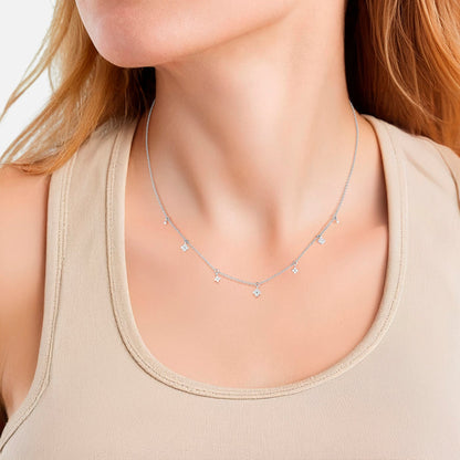 Kette mit kleinen Zirkonia-Anhängern