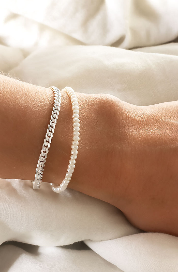 Kedjearmband till dam med pansarkedja 4 mm bred.